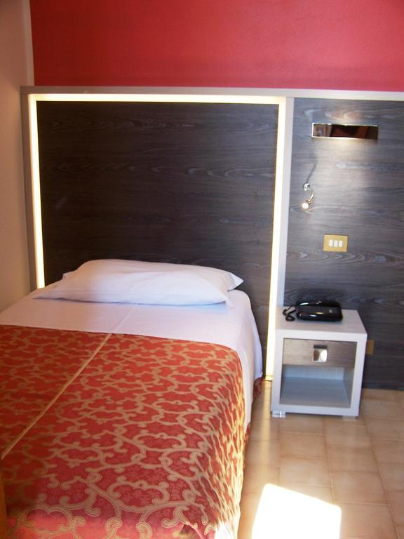 סלסומאג'יורה טרמה Hotel Carancini חדר תמונה